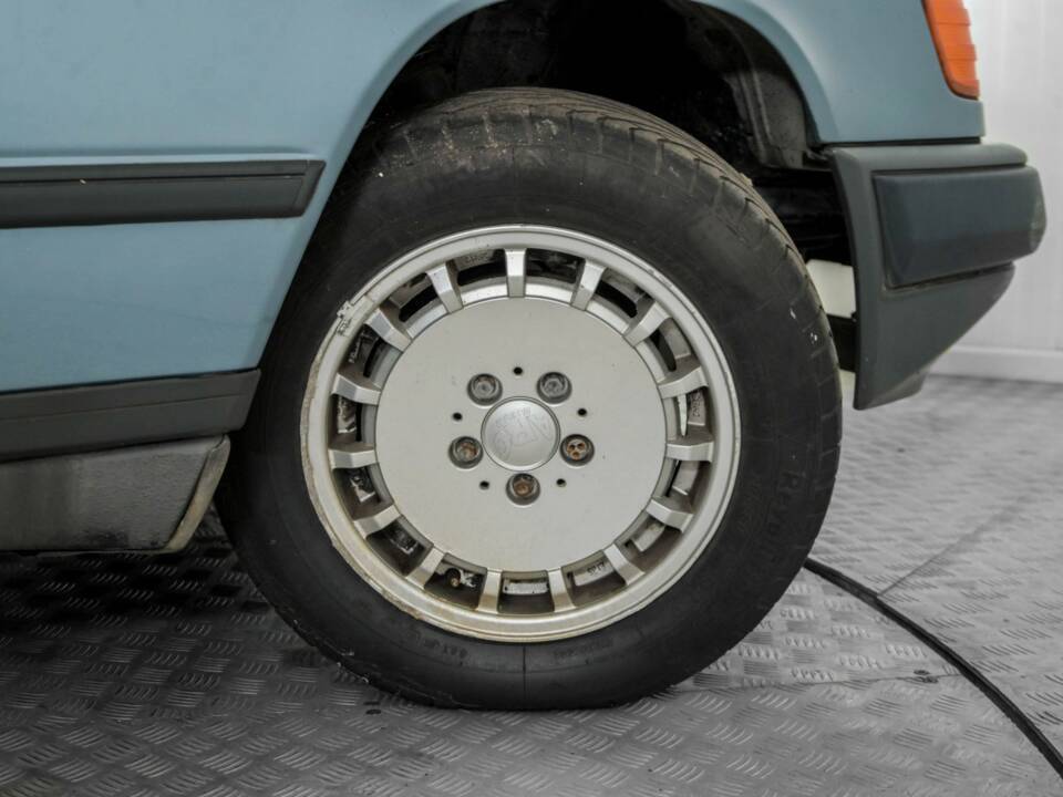 Bild 42/50 von Mercedes-Benz 230 E (1985)