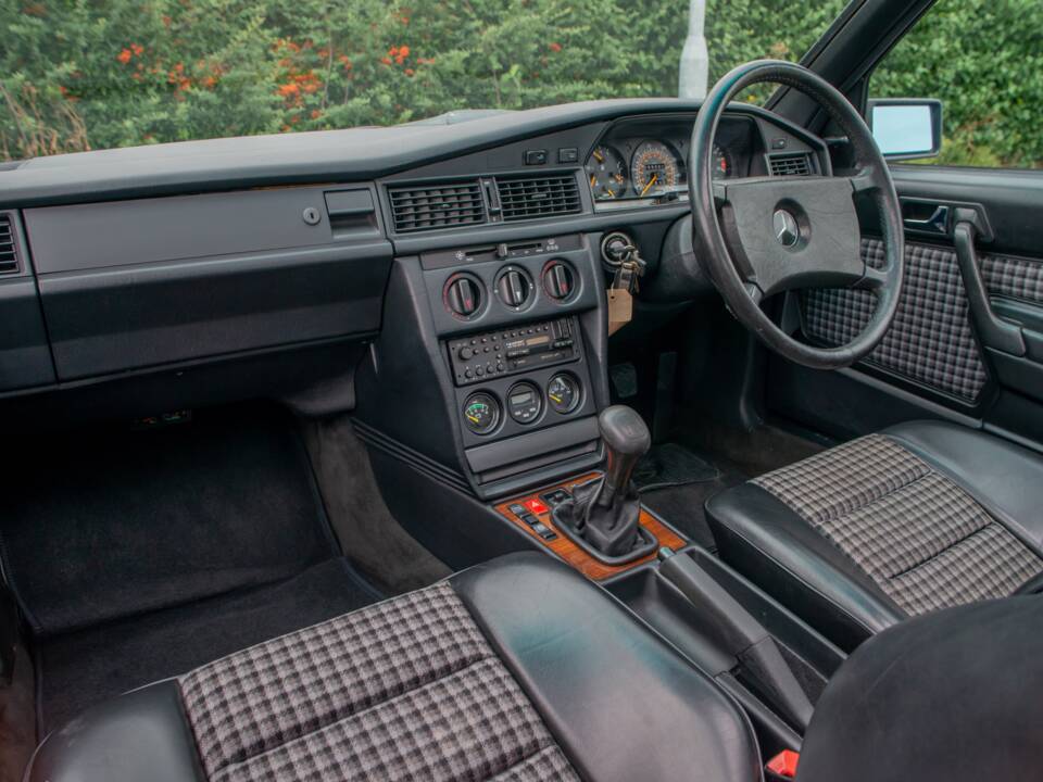 Bild 25/27 von Mercedes-Benz 190 E 2.3-16 (1985)