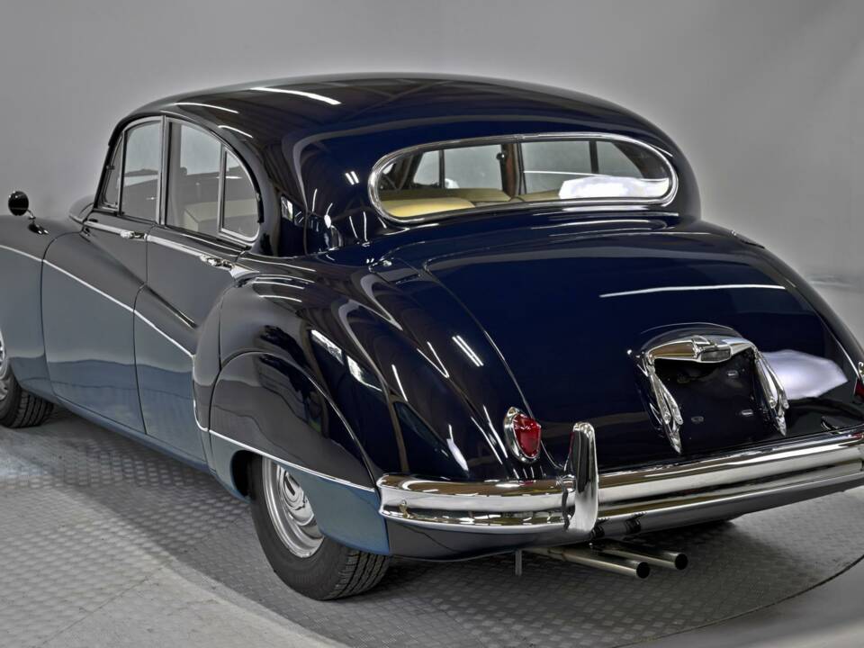 Image 11/50 of Jaguar Mk VIII (1958)