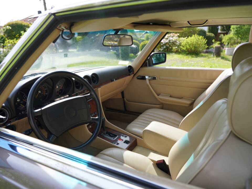 Bild 10/19 von Mercedes-Benz 560 SL (1989)