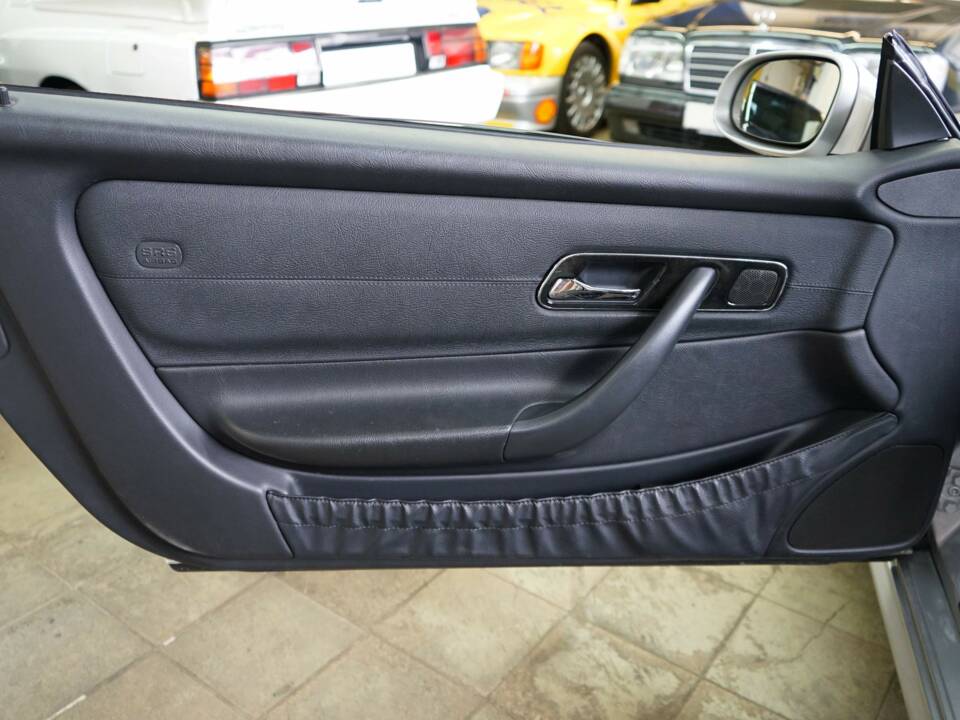 Immagine 29/50 di Mercedes-Benz SLK 32 AMG (2002)