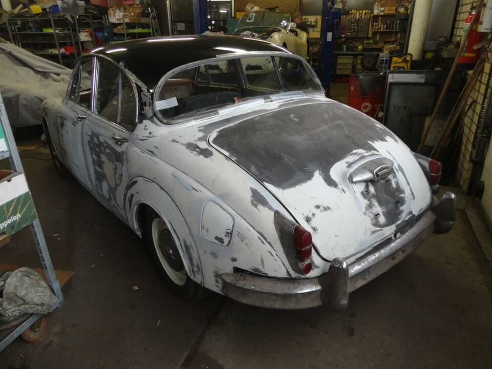 Bild 3/32 von Jaguar 240 (1968)