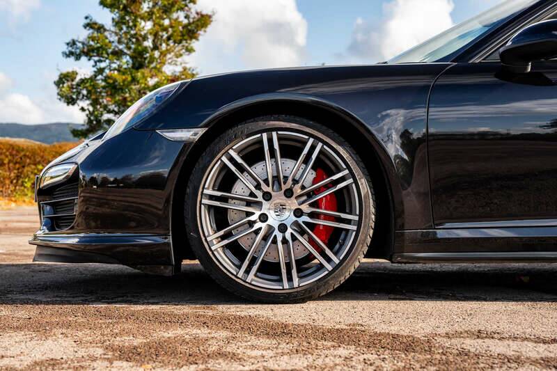 Immagine 11/50 di Porsche 911 Turbo (2015)