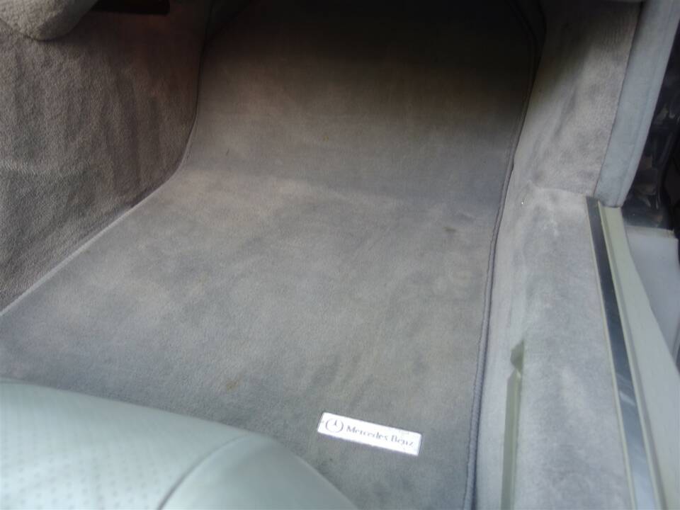 Image 65/96 of Mercedes-Benz 300 SL (1992)