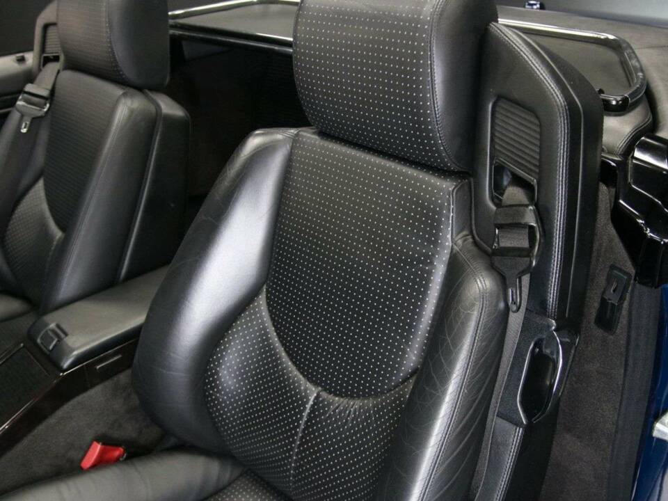 Image 22/49 of Mercedes-Benz SL 500 (2000)