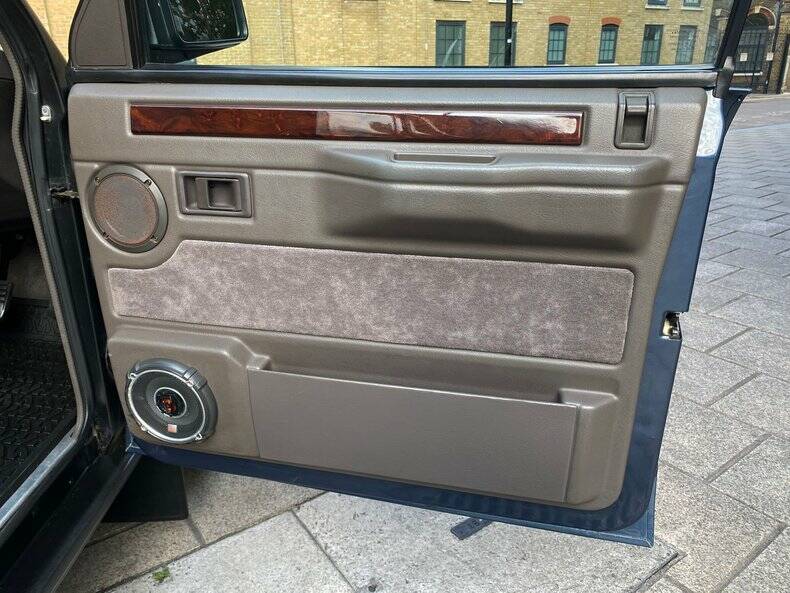 Image 25/50 of Land Rover Range Rover Classic (1989)