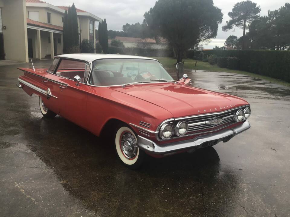 Image 2/8 of Chevrolet Impala Sport Coupe (1960)