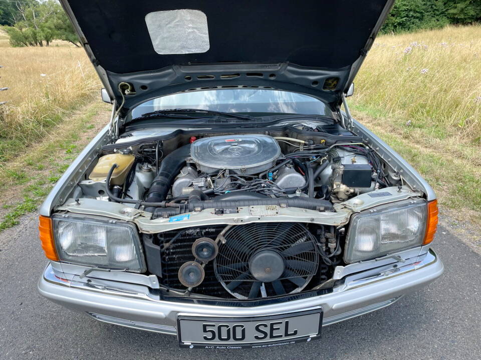 Image 19/24 of Mercedes-Benz 500 SEL (1982)