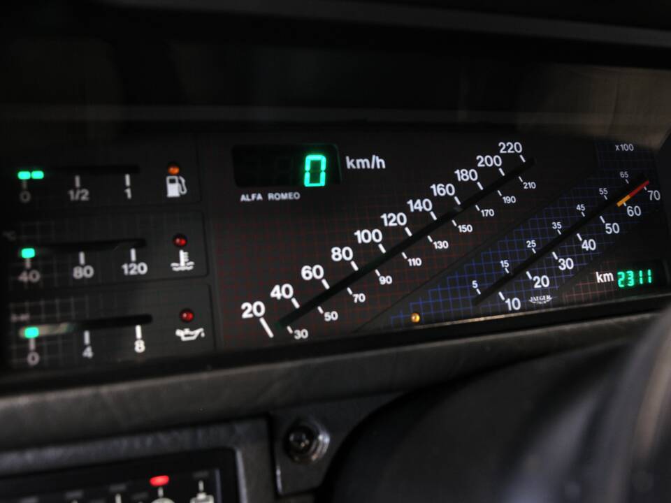 Bild 15/21 von Alfa Romeo 90 2.5 Quadrifoglio Oro (1985)