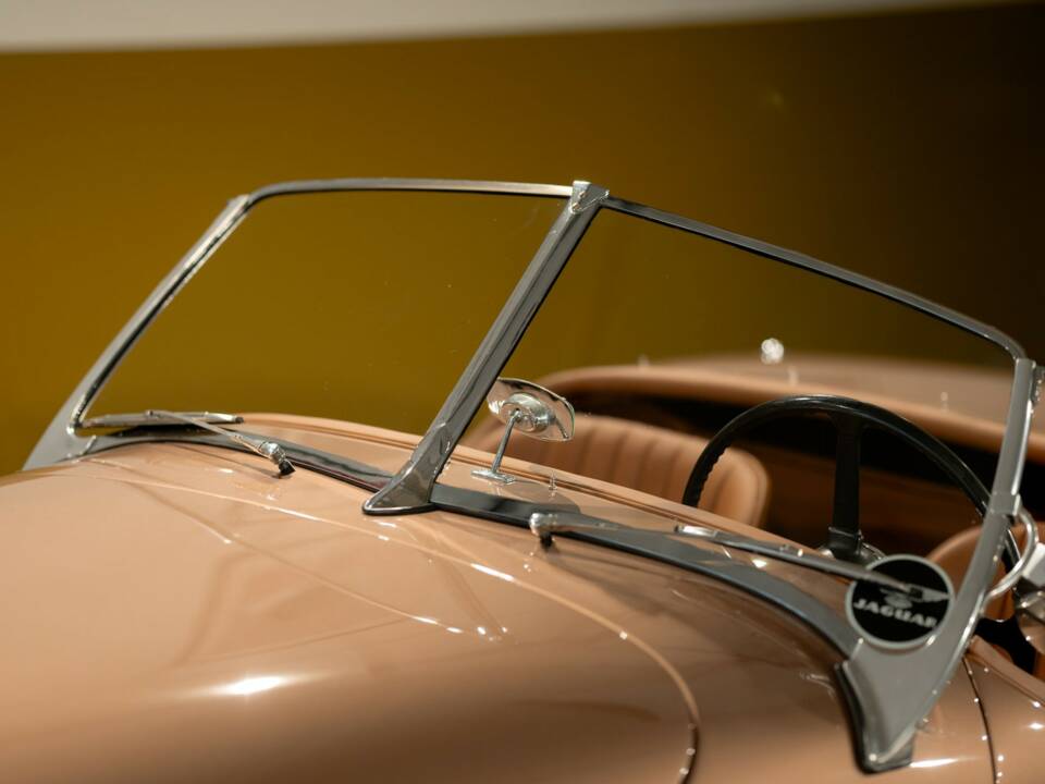 Image 12/50 of Jaguar XK 120 OTS (1952)