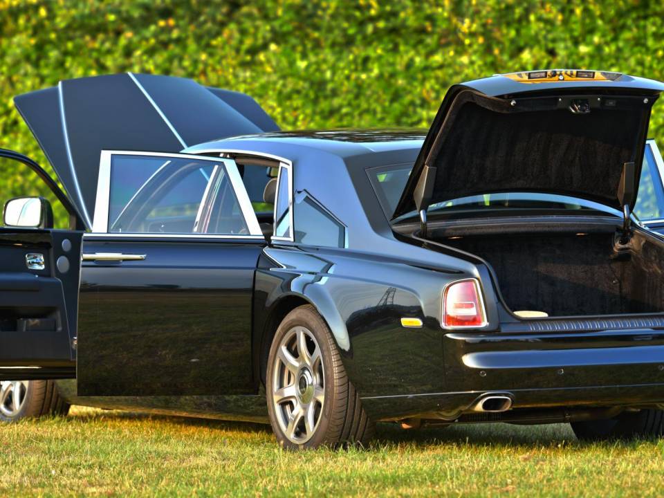 Image 25/50 of Rolls-Royce Phantom VII (2010)