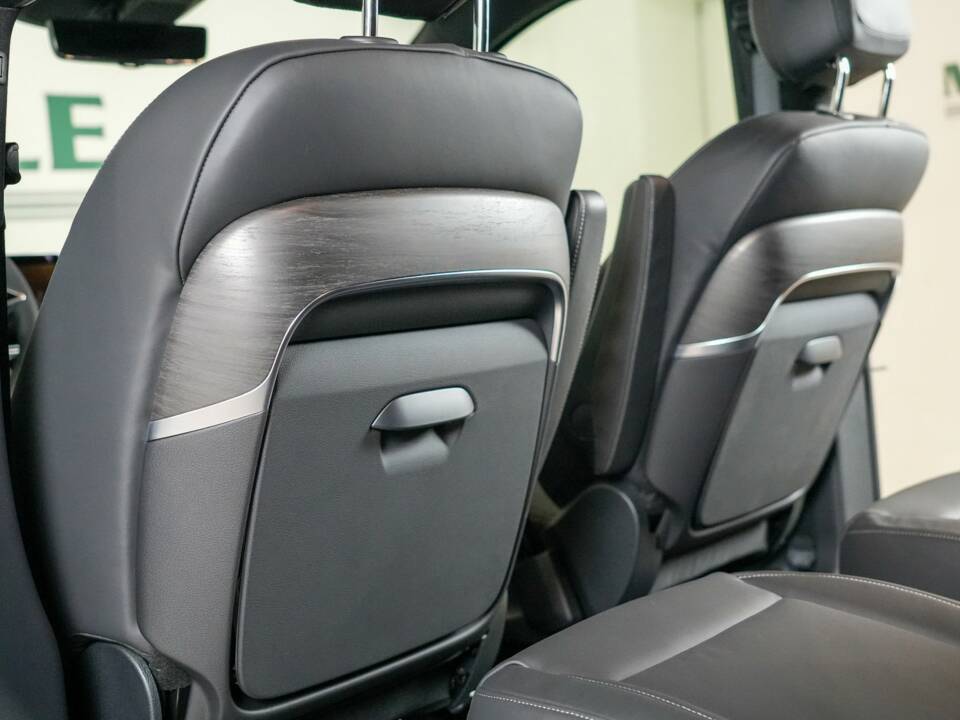 Image 42/50 de Mercedes-Benz V 300 d (2025)