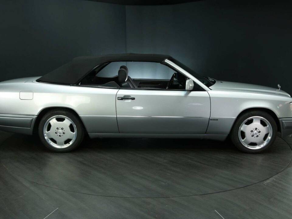 Immagine 7/30 di Mercedes-Benz E 320 &quot;Final Edition&quot; (1997)