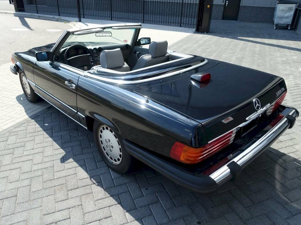 Image 12/34 of Mercedes-Benz 560 SL (1987)