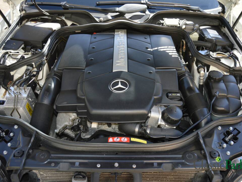 Image 15/50 of Mercedes-Benz E 500 T (2004)