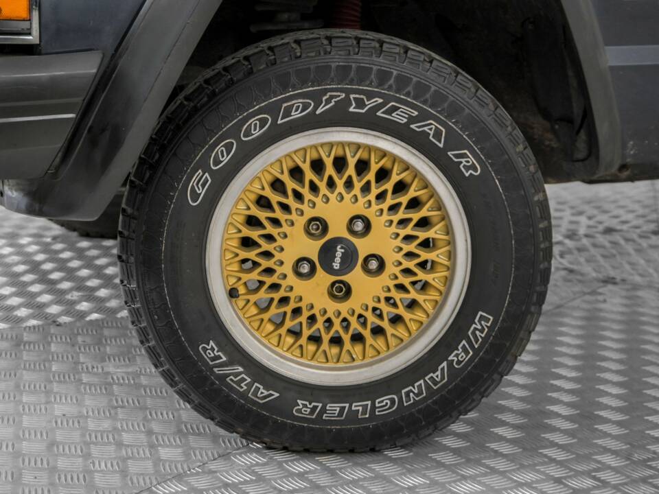 Bild 4/50 von Jeep Cherokee 2.8L V6 (1986)