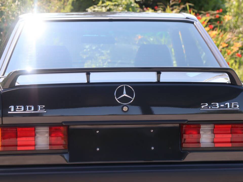 Immagine 7/50 di Mercedes-Benz 190 E 2.3-16 (1986)