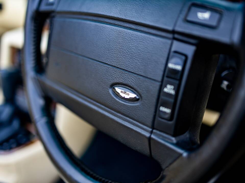 Image 32/50 of Aston Martin Virage Volante (1997)