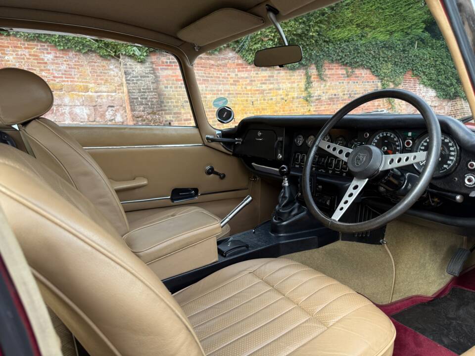 Bild 11/21 von Jaguar E-Type V12 (2+2) (1971)