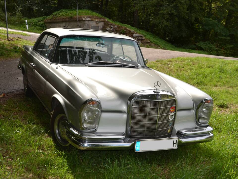 Image 1/18 of Mercedes-Benz 250 SE (1967)