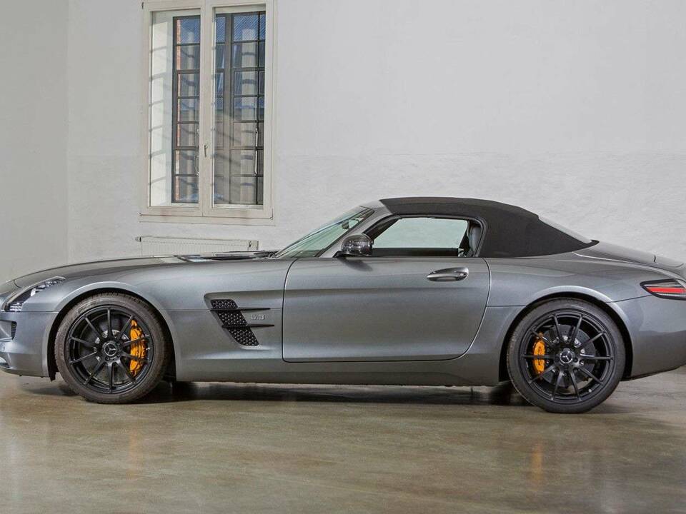 Image 13/31 of Mercedes-Benz SLS AMG GT Roadster (2014)