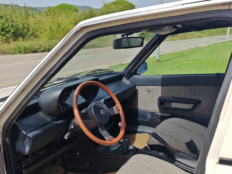 Bild 22/34 von Alfa Romeo Giulietta 1.6 (1983)