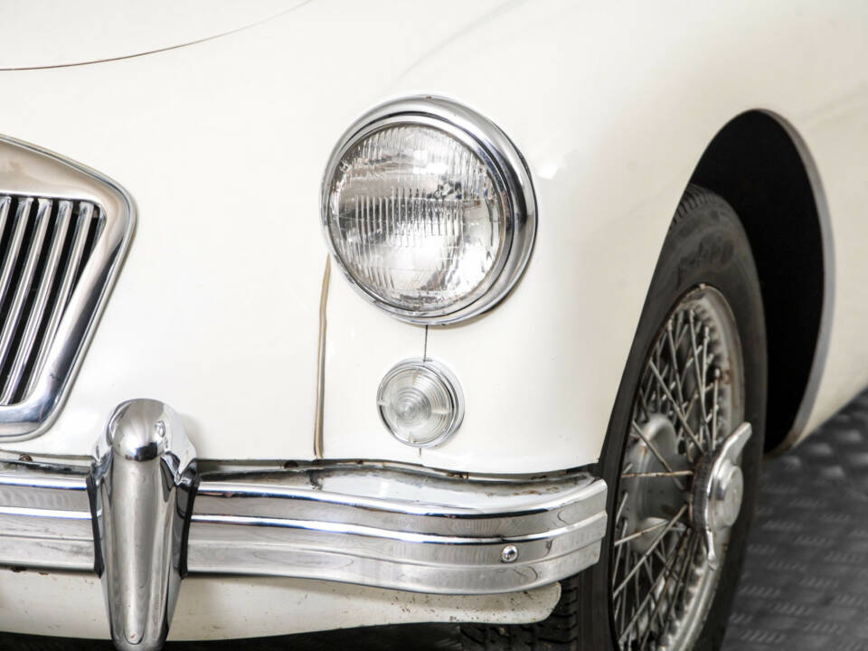 Image 21/50 of MG MGA 1500 (1957)