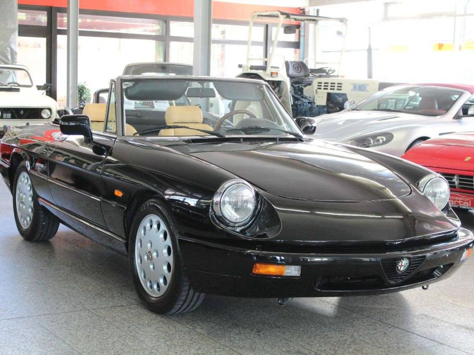 Imagen 3/14 de Alfa Romeo 2.0 Spider (1991)