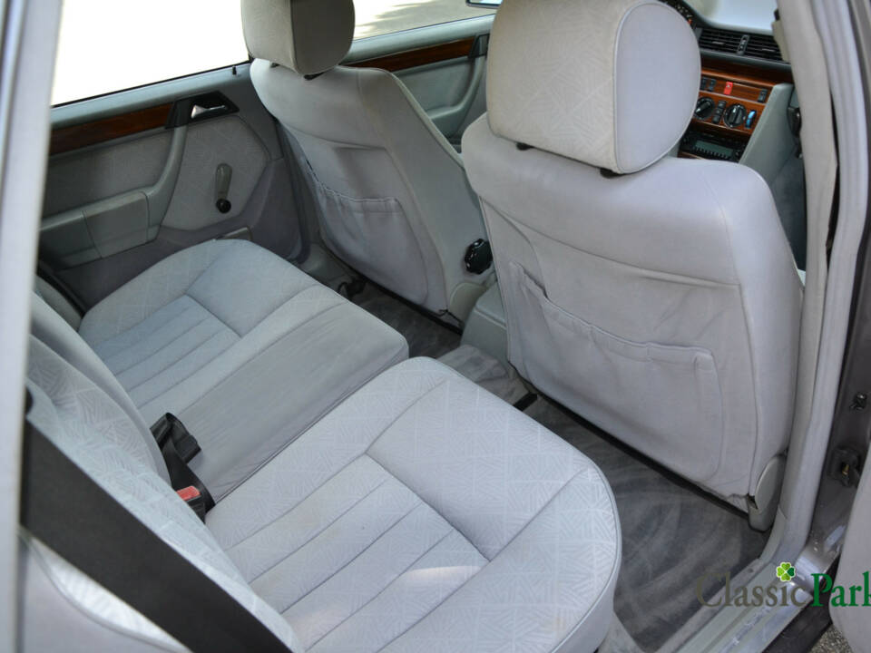 Bild 25/44 von Mercedes-Benz E 280 T (1994)