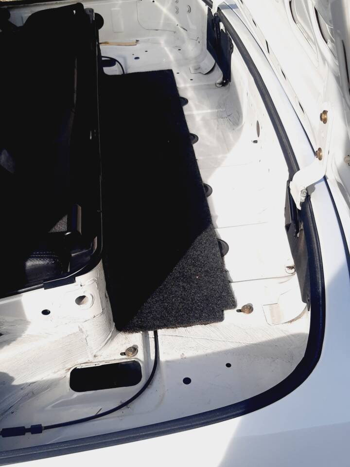 Image 16/55 of BMW 320i (1991)