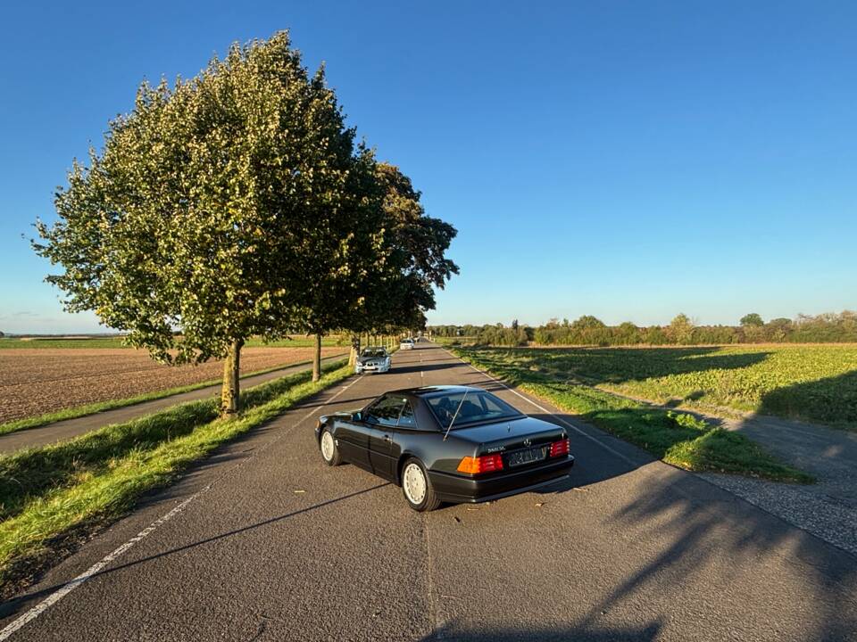 Image 17/49 de Mercedes-Benz 500 SL (1990)