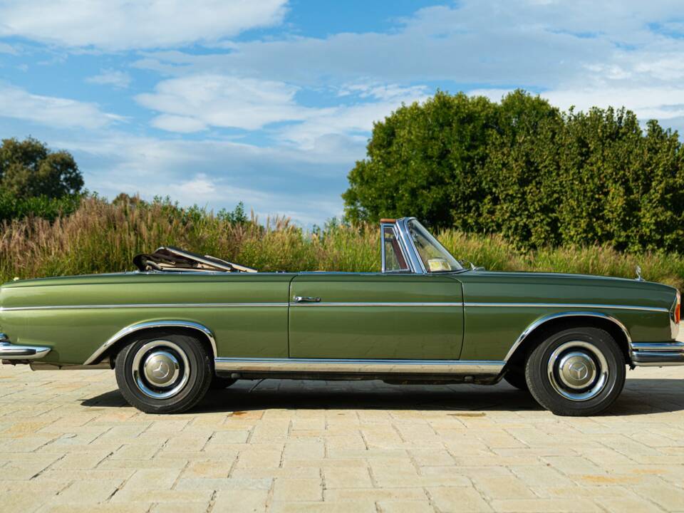 Image 12/50 of Mercedes-Benz 220 SE b (1964)