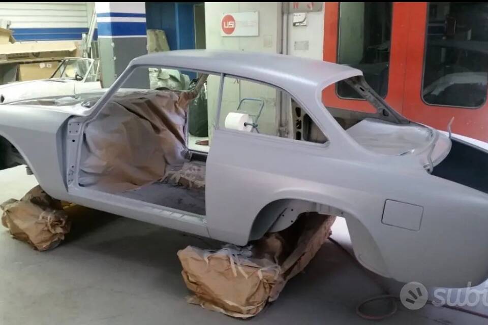 Image 3/18 of Alfa Romeo Giulia GT 1300 Junior (1968)