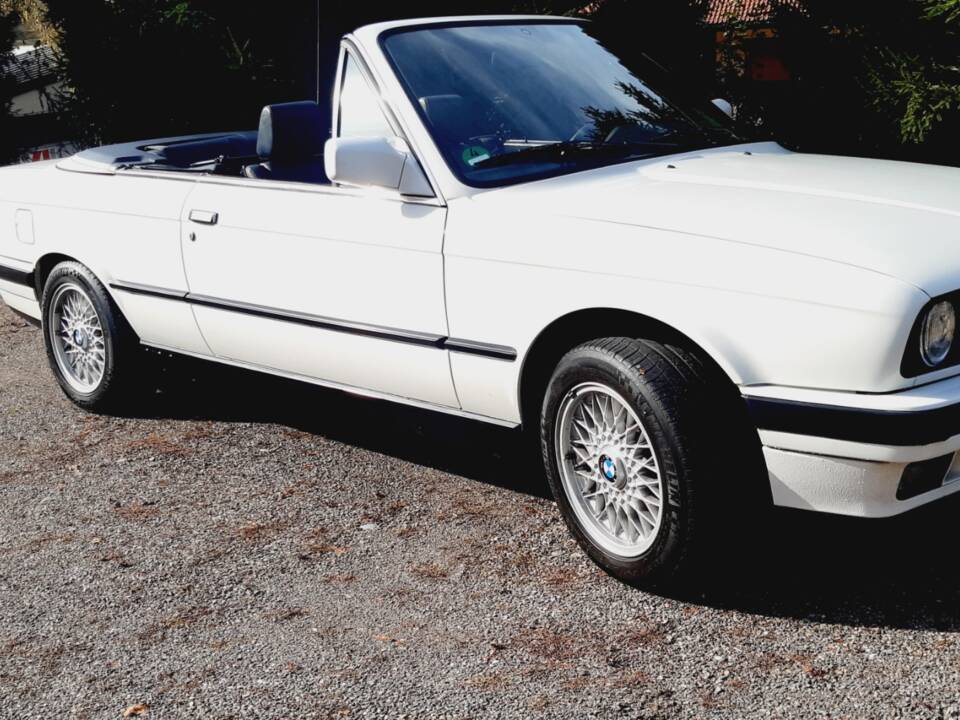 Image 37/55 of BMW 320i (1991)