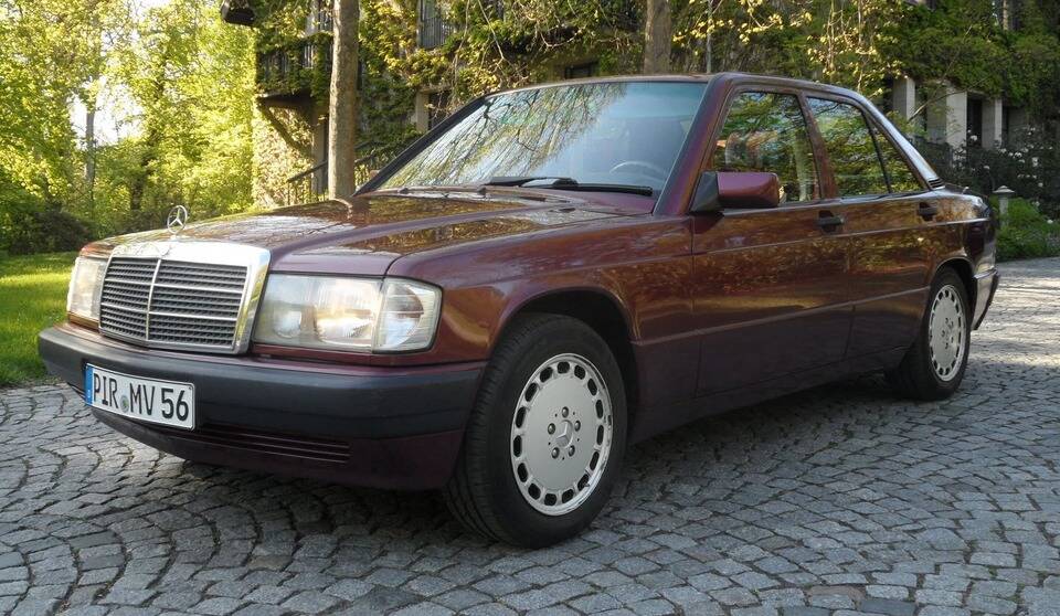 Image 1/137 of Mercedes-Benz 190 E 1.8 Avantgarde &quot;Rosso&quot; (1992)