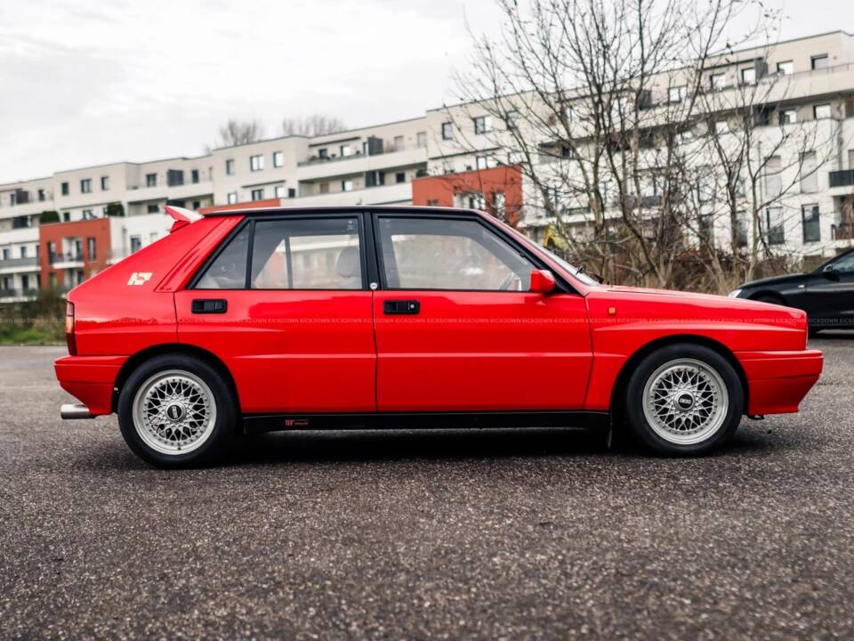 Image 2/10 of Lancia Delta HF Integrale (1988)