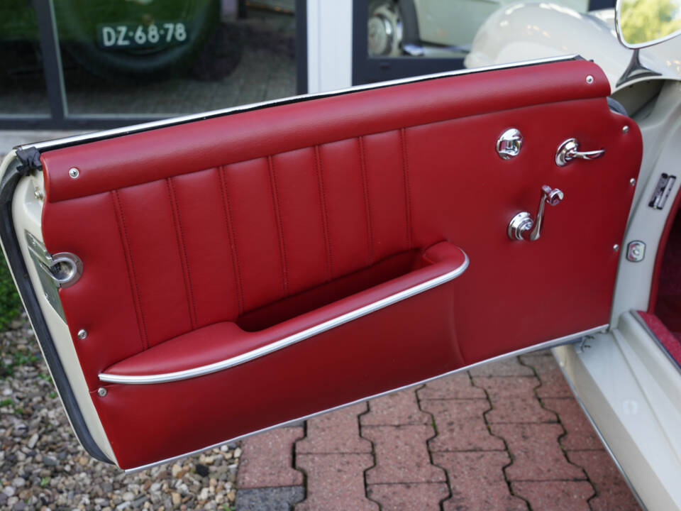 Image 37/50 of Mercedes-Benz 190 SL (1962)