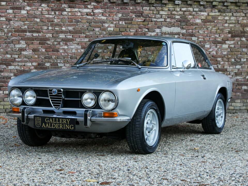 Image 38/50 of Alfa Romeo 1750 GT Veloce (1970)