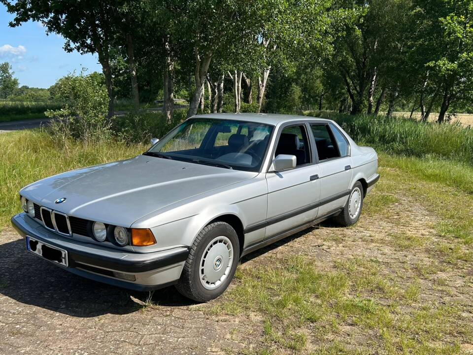 Image 1/33 de BMW 735i (1990)