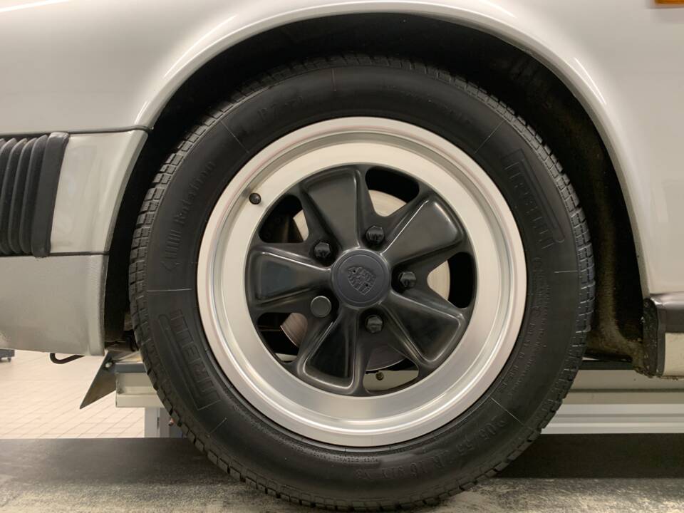 Image 58/132 of Porsche 911 Speedster 3.2 (1989)