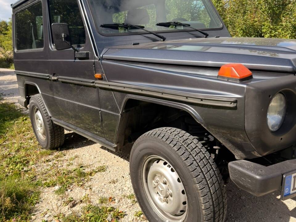 Image 2/21 of Mercedes-Benz 230 GE (SWB) (1988)