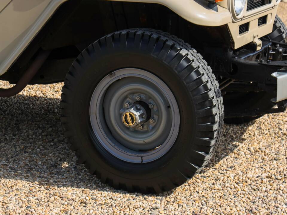 Bild 18/50 von Toyota Land Cruiser BJ 40 (1977)