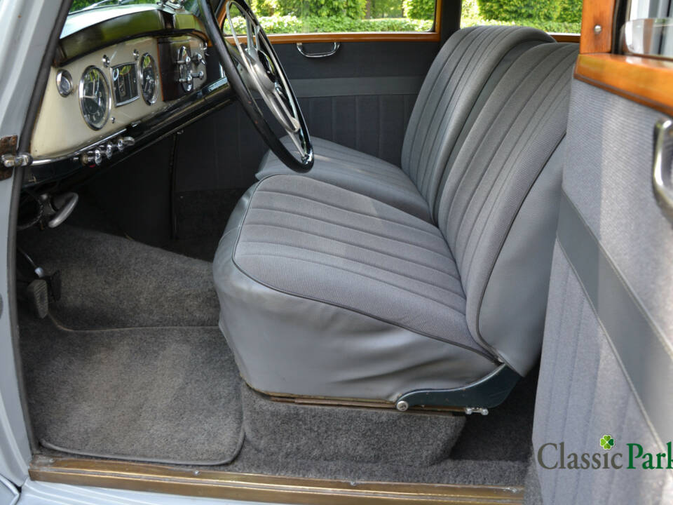 Image 9/50 of Mercedes-Benz 220 (1952)