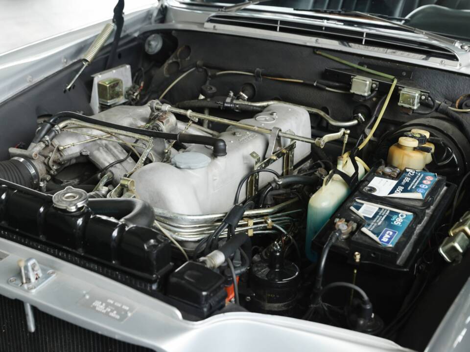 Image 38/48 of Mercedes-Benz 280 SE (1969)