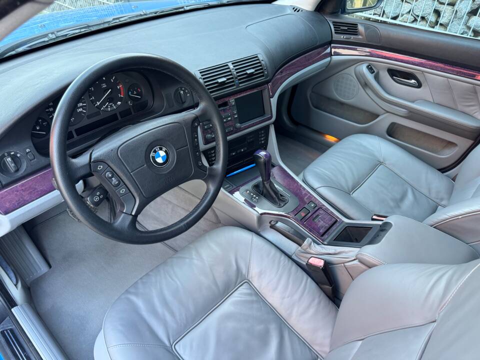Image 36/100 of BMW 540i Touring (1998)