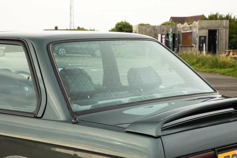 Image 36/50 of BMW 325i (1990)