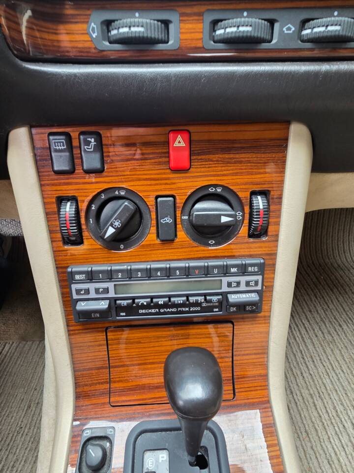 Image 66/103 de Mercedes-Benz 300 SE (1991)