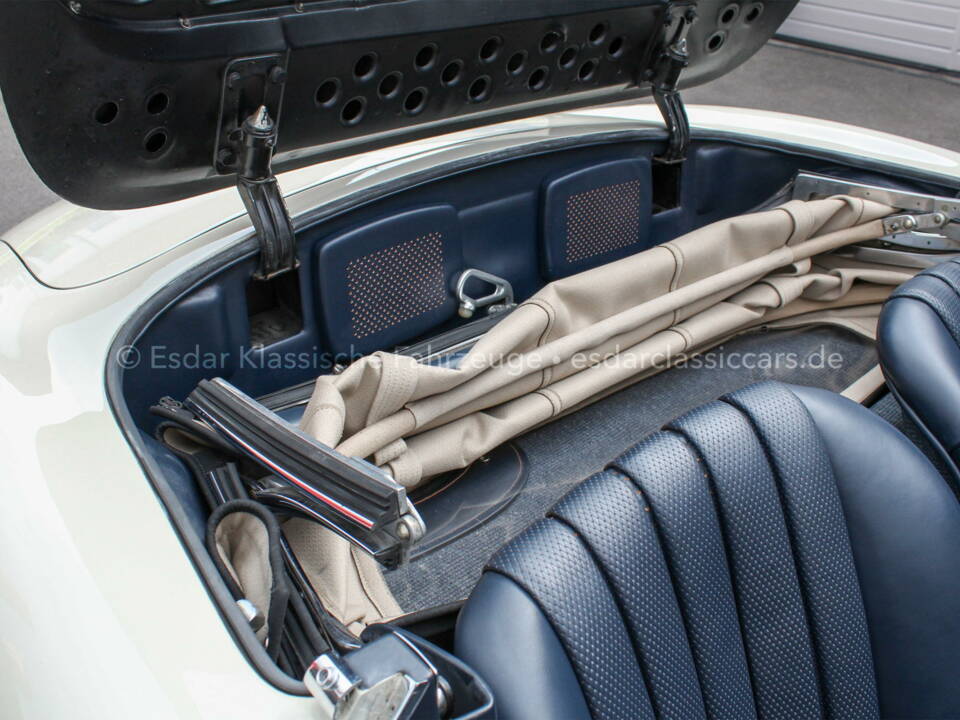 Image 36/38 de Mercedes-Benz 300 SL Roadster (1961)