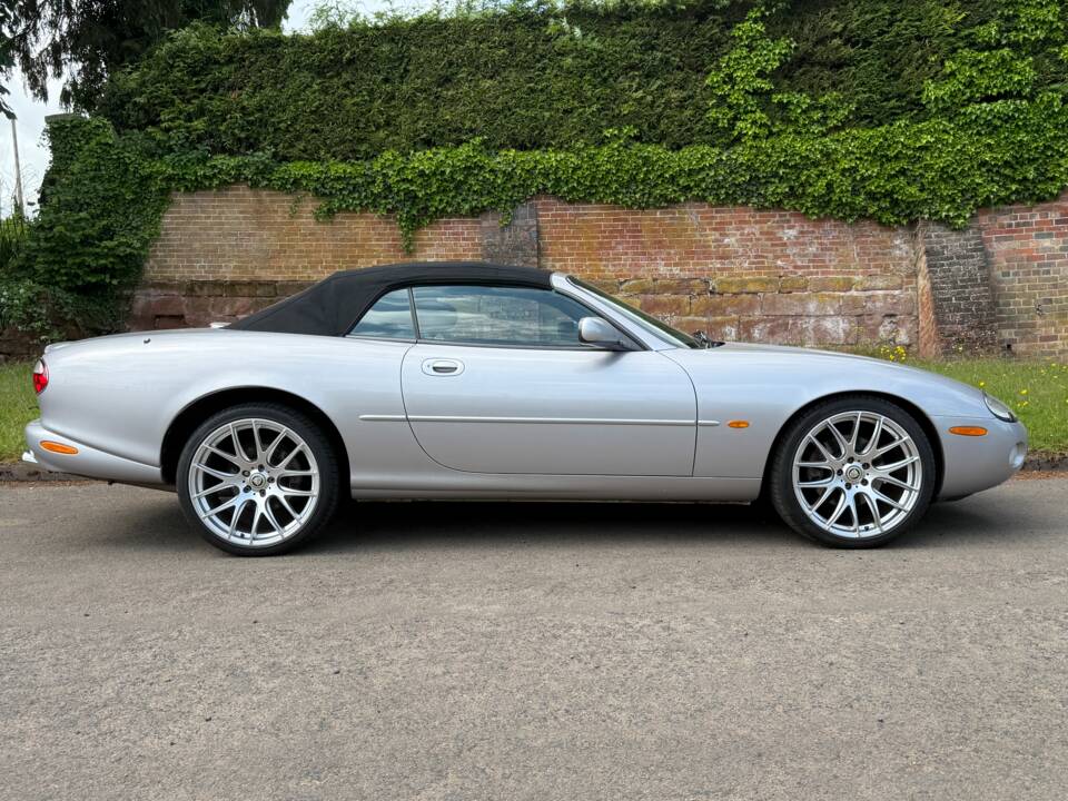 Bild 11/12 von Jaguar XKR (2001)