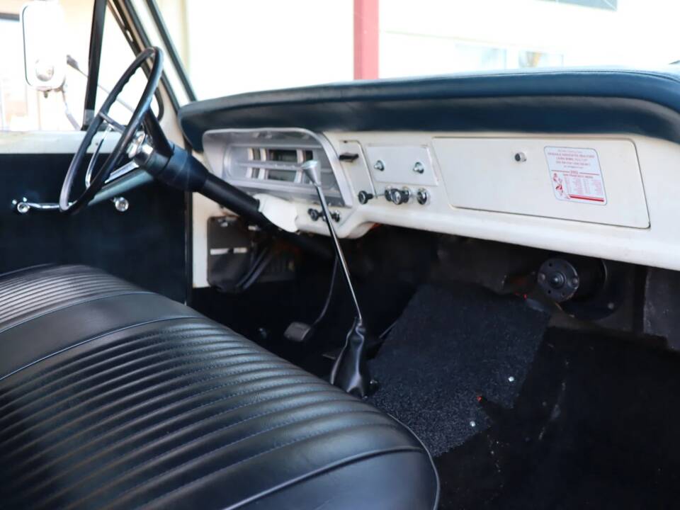 Image 25/52 of Ford F-100 (1967)